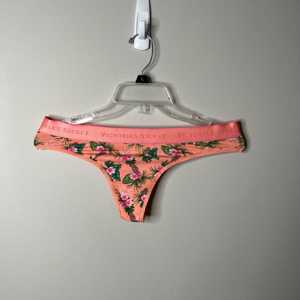 Victoria's Secret Pink Tropical Print  thong size large NWT